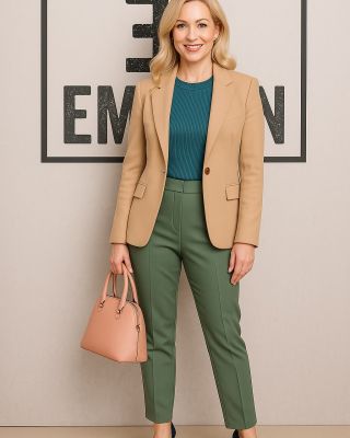 Inšpirujte sa týmito dvoma otutfitmi na stredu. Žiadna divočina, len trošku farebné, slušné oblečenie do práce 😊 Podobné...